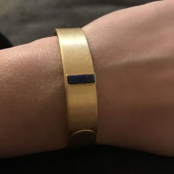 Fashion Bracelet Gold Tone Purple Stone Off Center Signed Madewell Cursive M - Picture 1 of 6